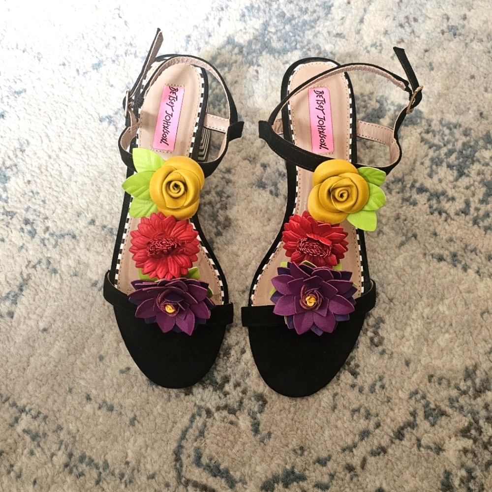 Betsey Johnson Adde sandals, Size 7.5, preloved 👡👠